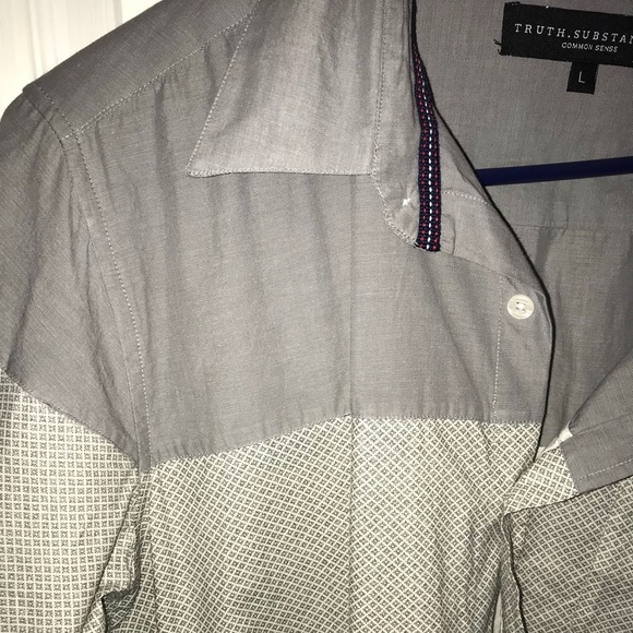 Button down - Picture 3 of 4